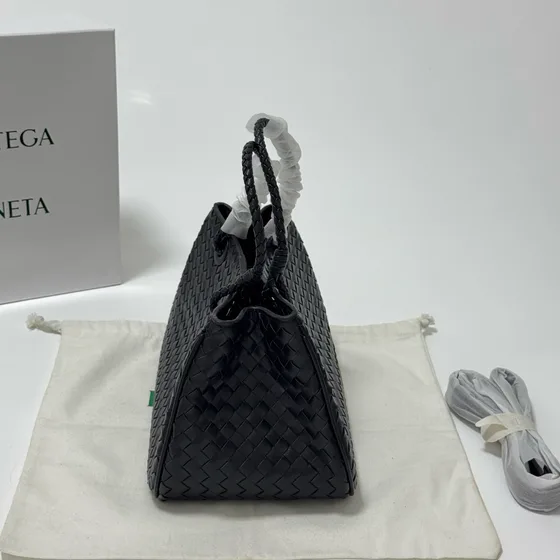Bottega Veneta Intrecciato Small Skinn Tote Sort Shopperveske