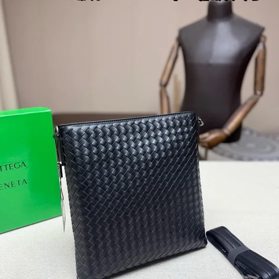 Bottega Veneta Intrecciato Traveller Black Crossbody