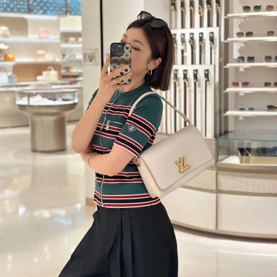 Louis Vuitton Pochette Louise Wit Schoudertas