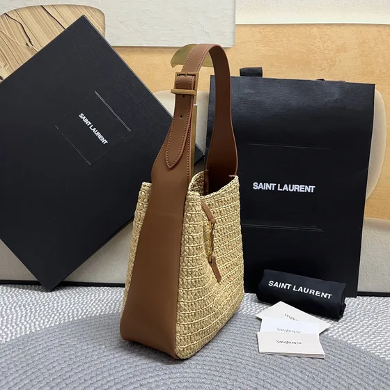 YSL Le 5 À 7 Raffia Hobo Bag Natural สีครีม/สีน้ำตาล Hobo