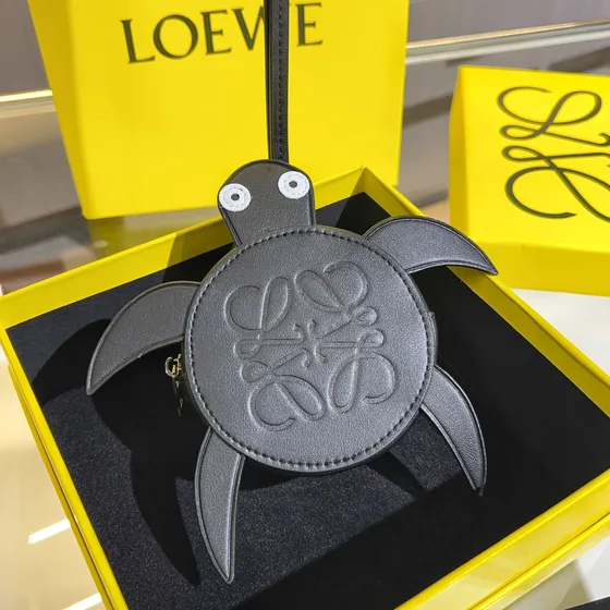 Loewe Turtle Coin Purse Necklace Dark Cinza Coin Purse