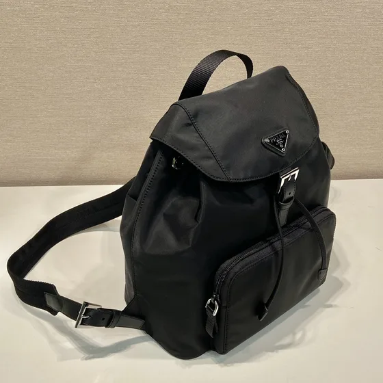 Prada Re-ไนลอน Medium Backpack With Pocket สีดำ Backpack