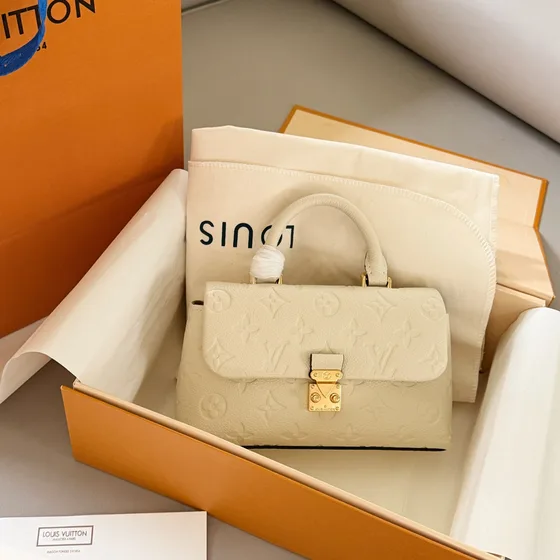 MCM Nano Madeleine أبيض Top Handle