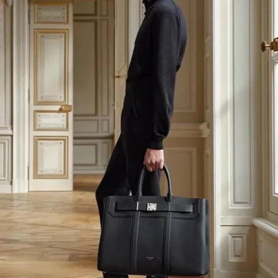Louis Vuitton M23513 Black business