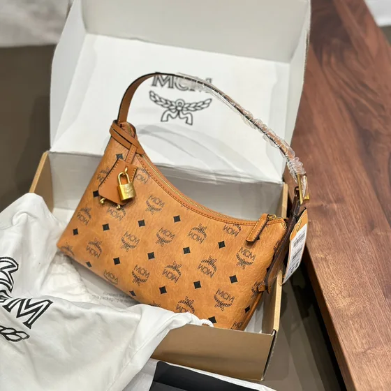 MCM Aren Hobo Cognac Hobo
