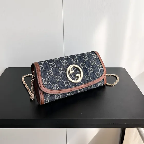 Gucci Gg Denim Chain Wallet With Interlocking G Dark สีฟ้า Denim With สีน้ำตาล หนัง Trim 21/10.5cm Woc