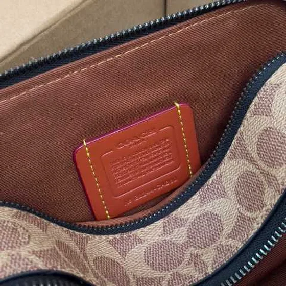 Coach Camera bag Signature ผ้าใบ สีน้ำตาล Khaki crossbody
