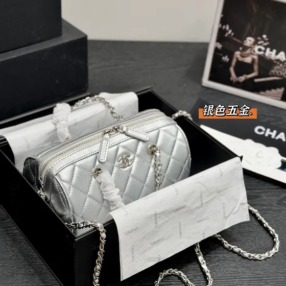 Chanel Quilted Chain Handle Bowling Bag Silver Axelväska