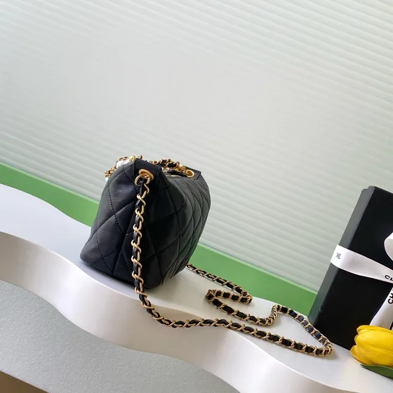 Chanel Quilted Pearl Chain Hobo Bag สีดำ Hobo