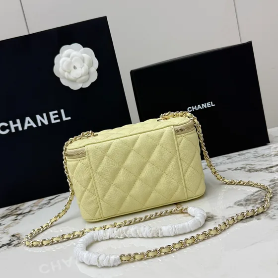 Chanel Vanity Case Light สีเหลือง Vanity
