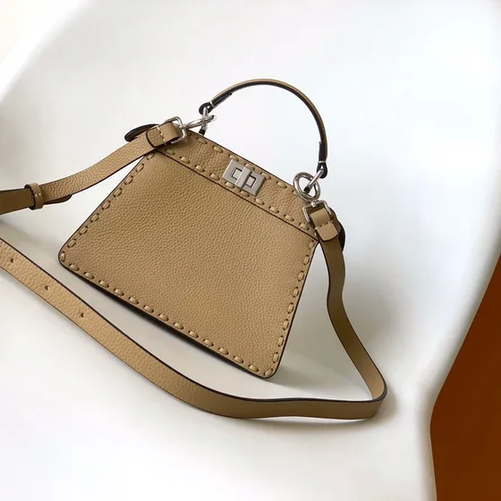Fendi Peekaboo Iseeu Small Selleria Beige Tophåndtag