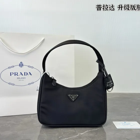 Prada Re-Edition 2000 Hobo Mini Bag Black Hobo