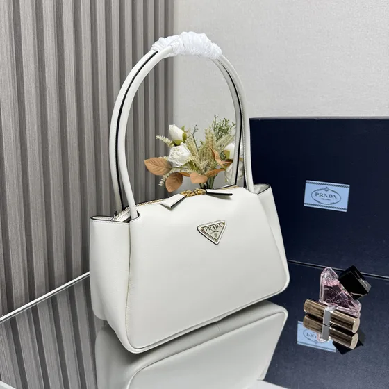 Prada Small Brushed Кожа Сумка на плечо Белый Сумка на плечо