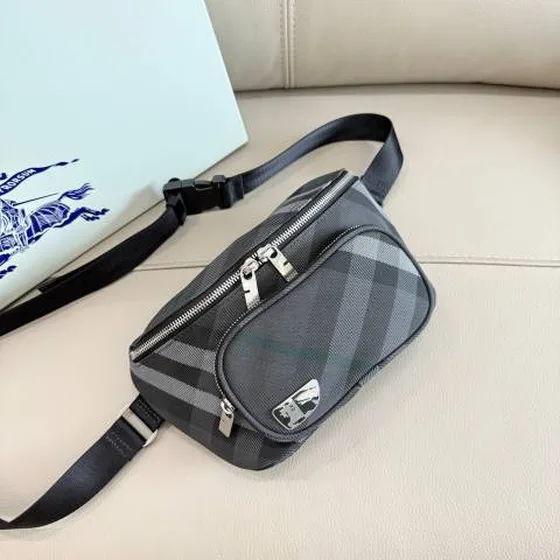 Burberry Grå Check 27 x 7 x 14cm crossbody