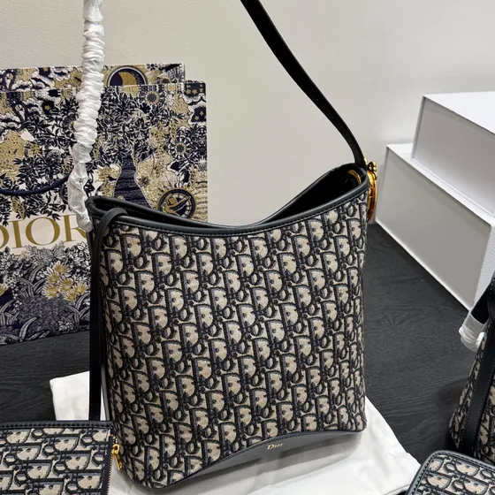 Dior Medaillon Bucket Bag Beige And Hitam Shoulder Bag