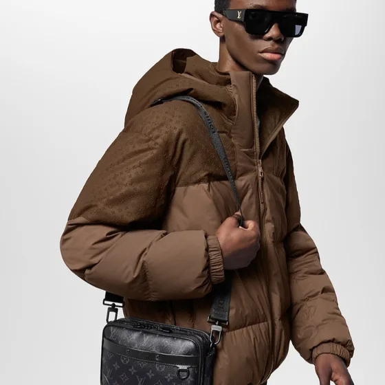 Louis Vuitton Alpha Wearable Hitam Crossbody