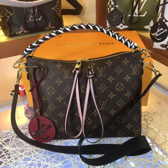 Louis Vuitton Multi Pochette สีน้ำตาล Crossbody