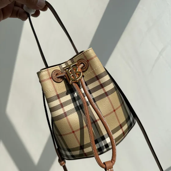 Burberry Tb Mini Drawstring Bolsa balde Vintage Check Bege/Briar Marrom Crossbody