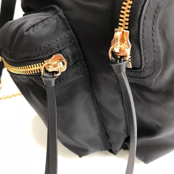 Burberry The Medium Rucksack In Technical Nilon And Kulit Hitam Backpack
