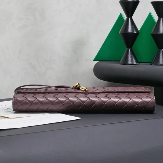 Bottega Veneta Long Clutch Bag With Handle Dark Braun Clutch