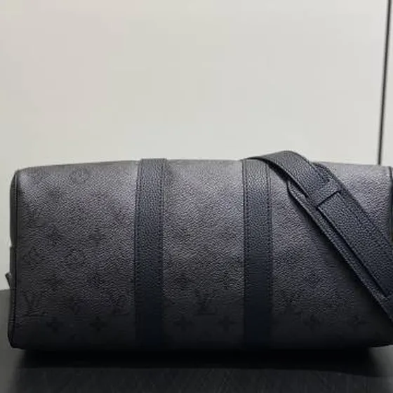 Louis Vuitton Keepall Bandouli re 35 Svart Monogram Midnight läder 35cm travel