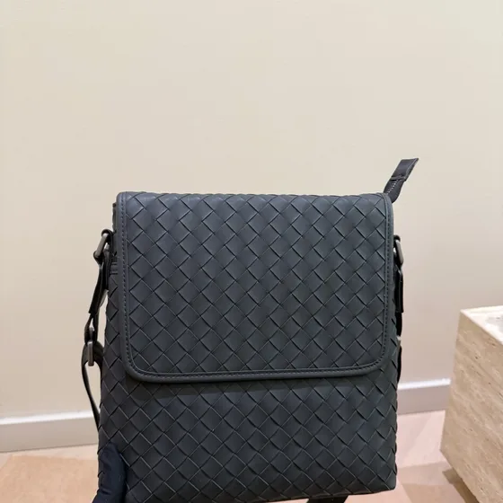 Bottega Veneta Intrecciato Flap Bolsa mensageira Dark Azul Crossbody