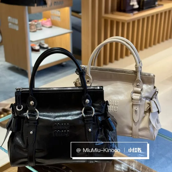 Miu Miu Nappa Kulit Top Handle Bag Hitam Top Handle