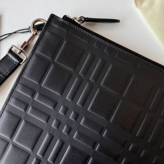 Burberry Briefcase Hitam embossed check kulit 30x20cm everyday
