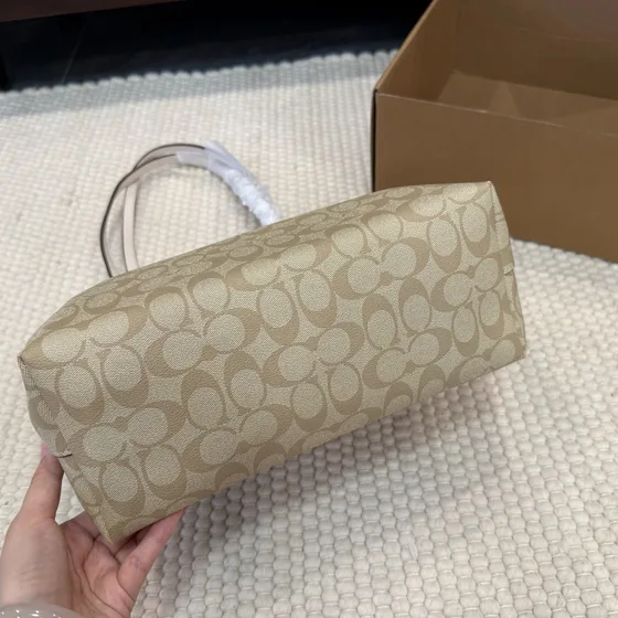 Coach City Tote In Signature Toile Light Khaki Chalk Sac cabas