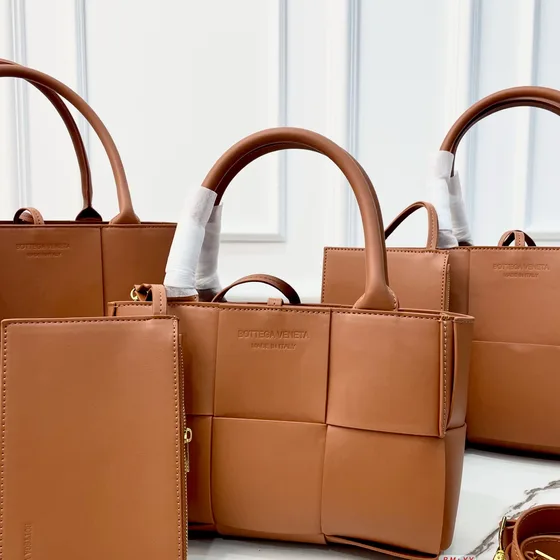 Bottega Veneta Arco Tote Marrom Bolsa tote