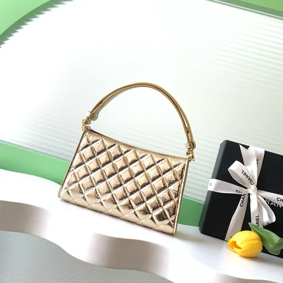 Chanel Quilted Asa superior Estuche Dorado Asa superior