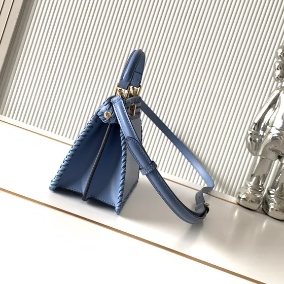 Fendi Peekaboo Iseeu Petite Woven Bag Light Blå Tophåndtag
