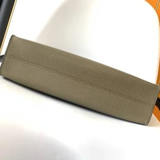 Louis Vuitton M30591 Monogram and khaki Taiga 40 x 34 x 10 cm business