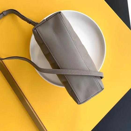 YSL Cassandre Envelope Chain Tegnebog Grå Woc