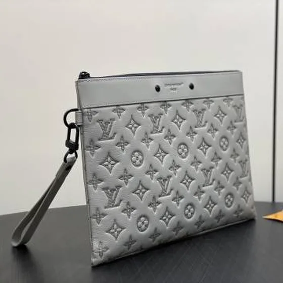 Louis Vuitton Pochette To-Go Monogram Shadow Grey 30 x 21 5 x 1cm everyday