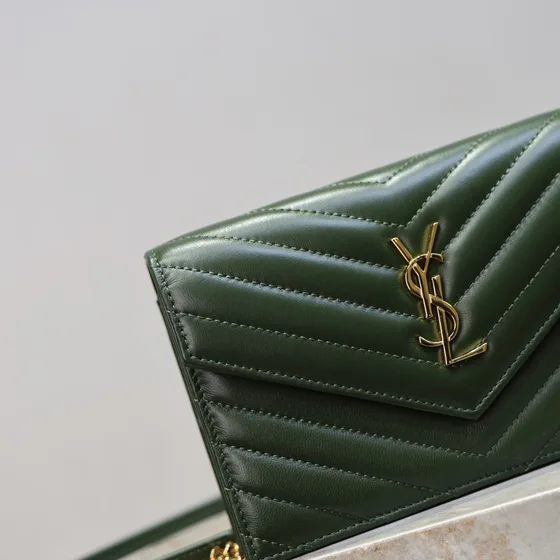 YSL Cassandre Envelope Chain Wallet Dark أخضر Woc
