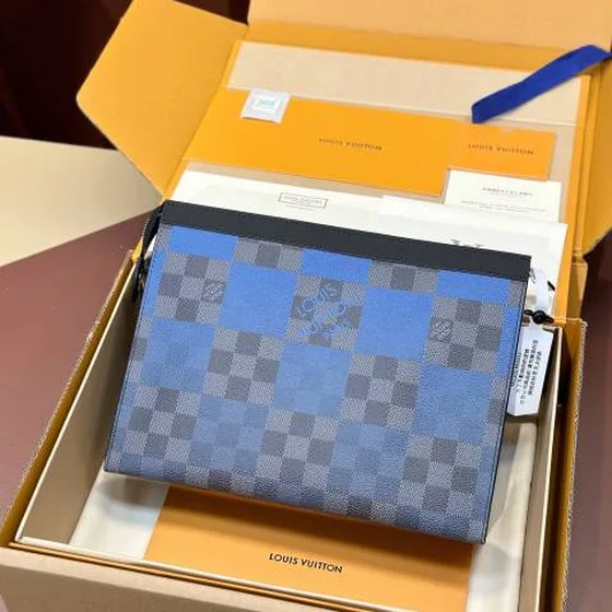 Louis Vuitton Pochette Voyage Damier Graphite Giant Blue 27 x 21 x 3 cm everyday