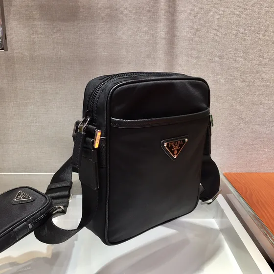 Prada Re-ไนลอน Shoulder Bag With Pouch สีดำ Crossbody
