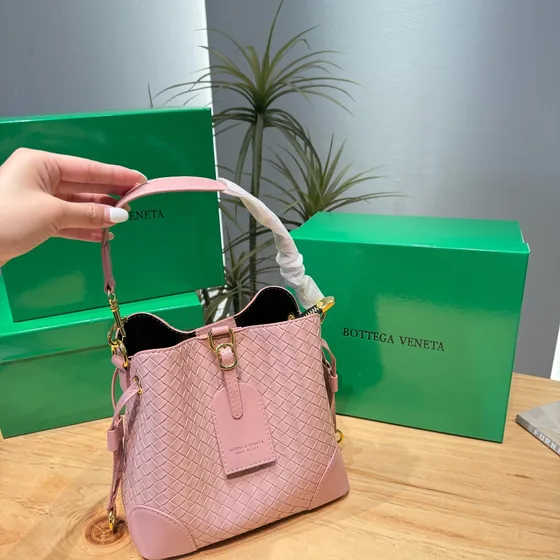 Bottega Veneta Intrecciato Vintage Bucket Bag Olive Xanh lá Shoulder Bag