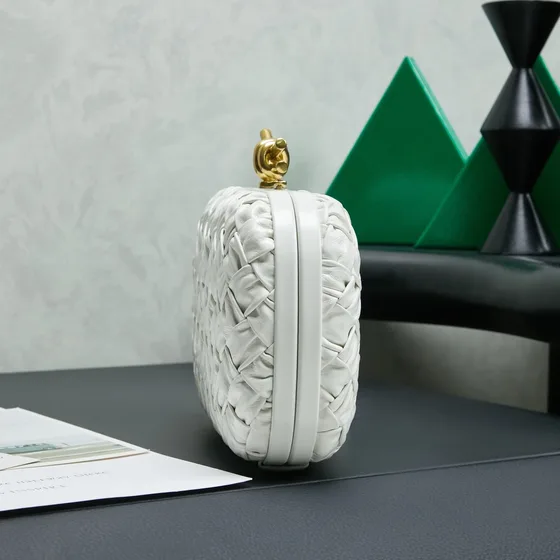 Bottega Veneta Knot Clutch Putih Clutch