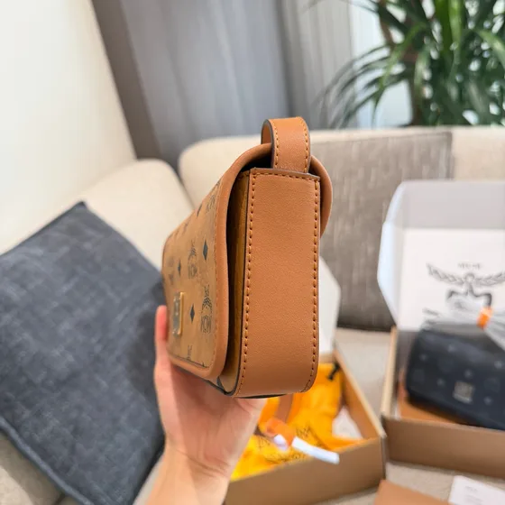 MCM Aren Crossbody Cartera In Visetos Cognac/Negro Woc