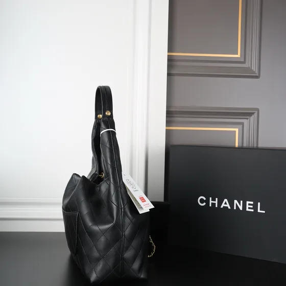 Chanel Quilted Hobo Bag Zwart Hobo
