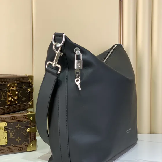 Louis Vuitton Marais Mm Black Hobo