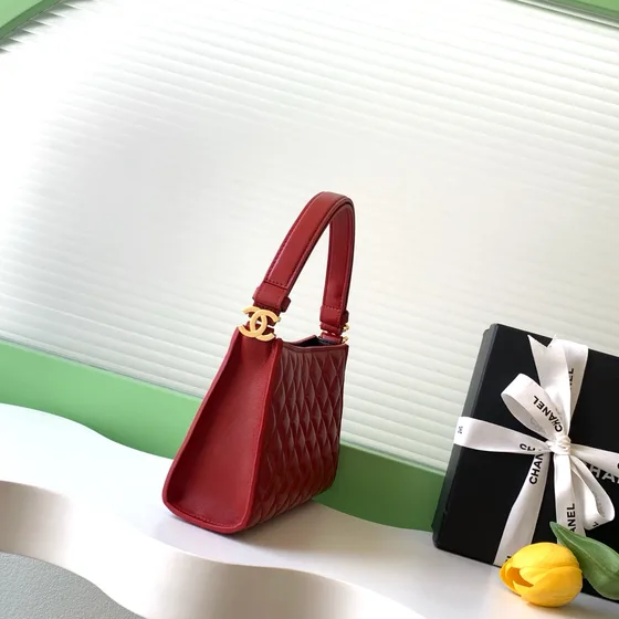 Chanel Quilted Hobo Kırmızı Hobo