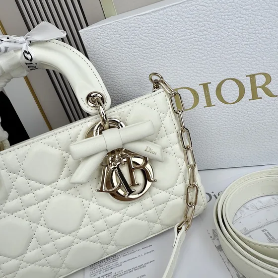 Dior Lady Dior สีขาว 22cm Top Handle