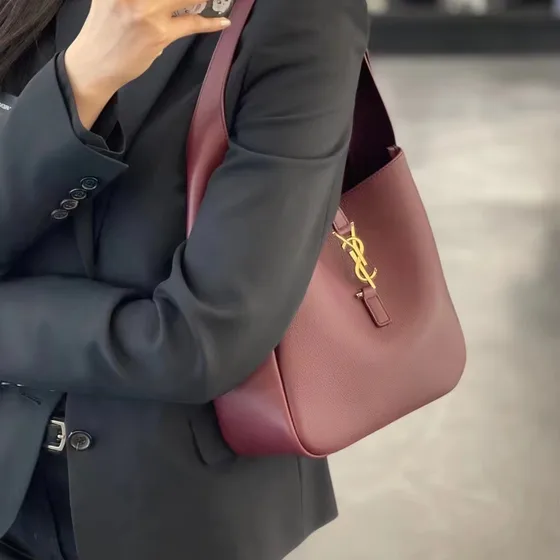 YSL Le 5 À 7 Supple Hobo Bag Bordô Hobo