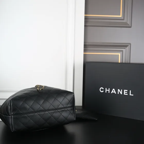 Chanel Quilted Hobo Bag Zwart Hobo