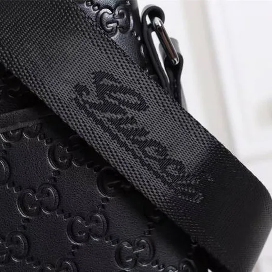 Gucci messenger Noir 24x27x6cm