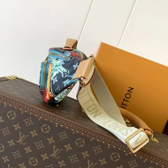 Louis Vuitton M24992 Monogram Craggy crossbody