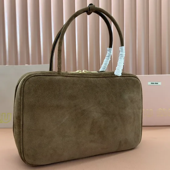 Miu Miu Kulit suede Beau Top Handle Bag Olive Hijau Top Handle